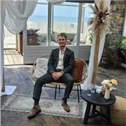 Soy certificado de Cambridge English C1, y Me gusta mucho el idioma inglés y disfruto abierto a enseñar inglés a todas las edades.